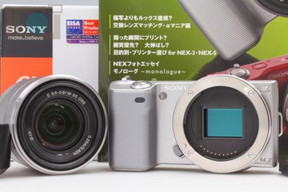 2017年07月22日に一心堂が買取したSONY α NEX-5K ズームレンズキット シルバーの画像