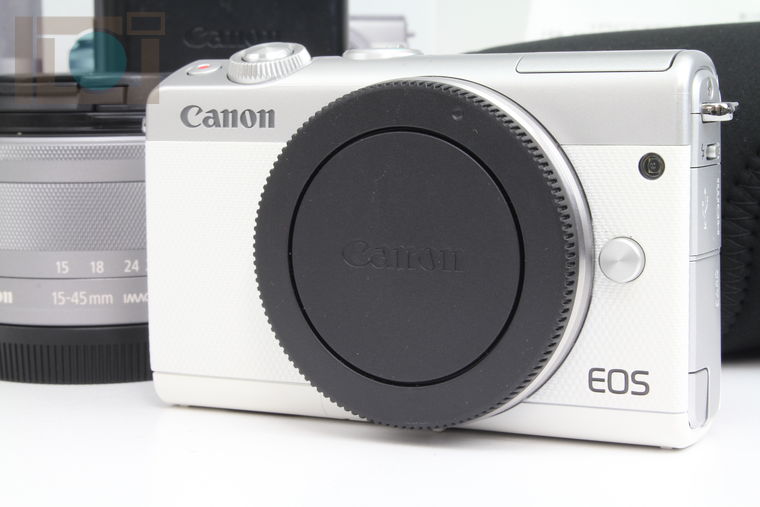2021年04月08日に買取させていただいたCanon EOS M100 ダブルズームキット ホワイトの画像