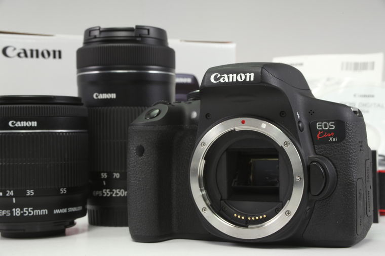 2022年03月15日に買取させていただいたCanon EOS Kiss X8i ダブルズームキットの画像