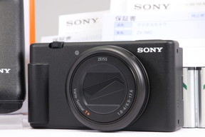 2024年12月27日に一心堂が買取したSONY VLOGCAM ZV-1 II シューティンググリップキット ZV-1M2G ブラックの画像