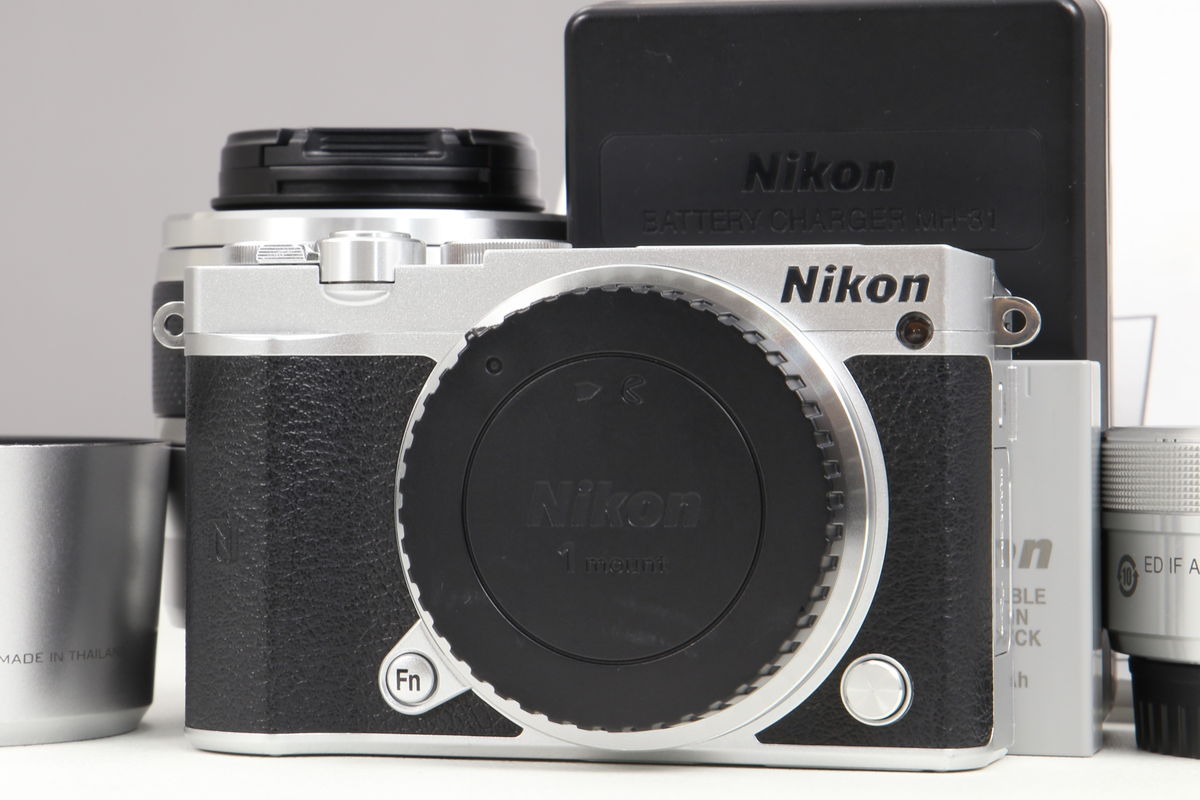 2025年05月06日に一心堂が買取したNikon Nikon 1 J5 ダブルズームレンズキット シルバーの画像