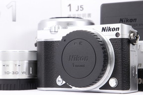 2025年05月06日に一心堂が買取したNikon Nikon 1 J5 ダブルズームレンズキット シルバーの画像