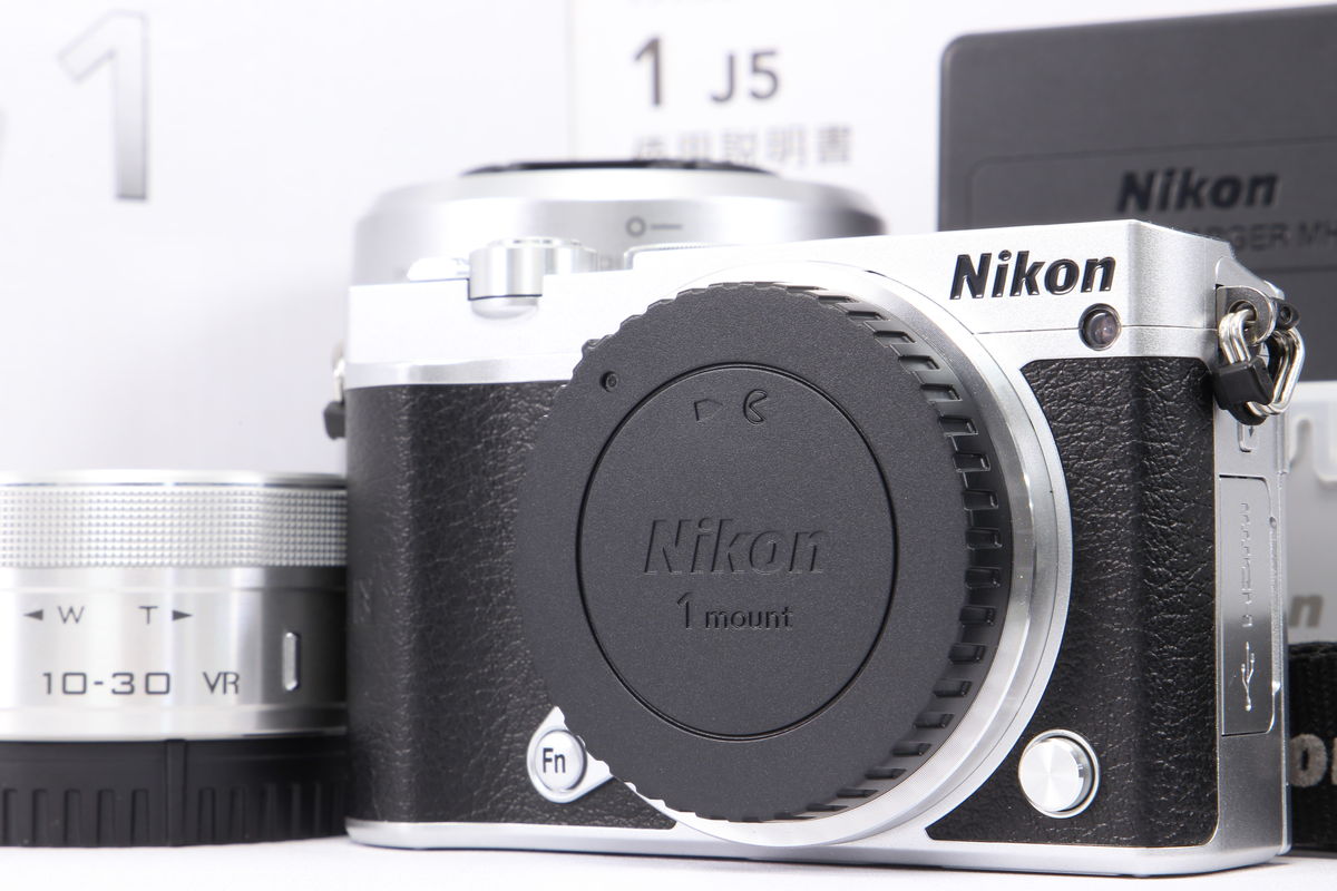 2025年05月06日に一心堂が買取したNikon Nikon 1 J5 ダブルズームレンズキット シルバーの画像