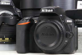 2025年05月13日に一心堂が買取したNikon D5600 ダブルズームキットの画像