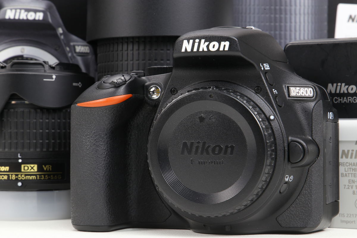 2025年05月13日に買取させていただいたNikon D5600 ダブルズームキットの画像