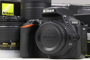 2025年05月22日に一心堂が買取したNikon D5600 ダブルズームキットの画像