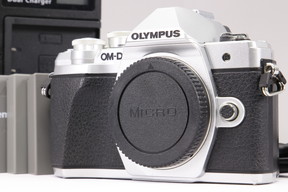 2025年05月15日に一心堂が買取したOLYMPUS OM-D E-M10 Mark III ボディ シルバーの画像