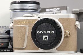 2025年06月05日に一心堂が買取したOLYMPUS PEN E-PL10 EZダブルズームキット ブラウンの画像