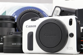 2025年06月16日に一心堂が買取したCanon EOS M ダブルレンズキット ホワイトの画像