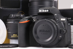 2025年06月17日に一心堂が買取したNikon D5600 ダブルズームキットの画像