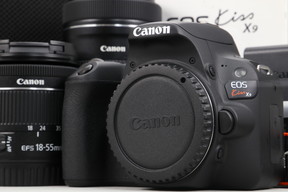 2025年07月30日に一心堂が買取したCanon EOS Kiss X9 ダブルズームキットの画像