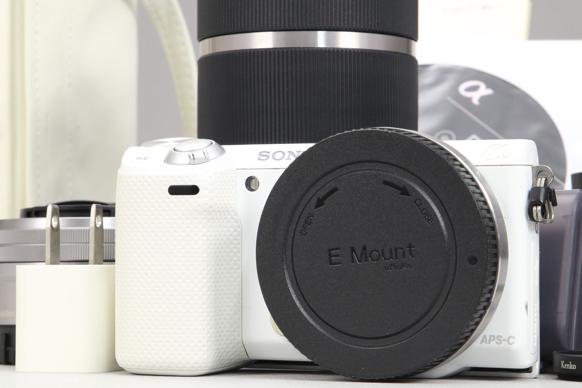 2025年08月05日に一心堂が買取したSONY α NEX-5T ダブルズームレンズキット NEX-5TY ホワイトの画像
