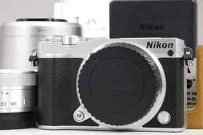 2025年08月06日に一心堂が買取したNikon Nikon 1 J5 ダブルズームレンズキット シルバーの画像
