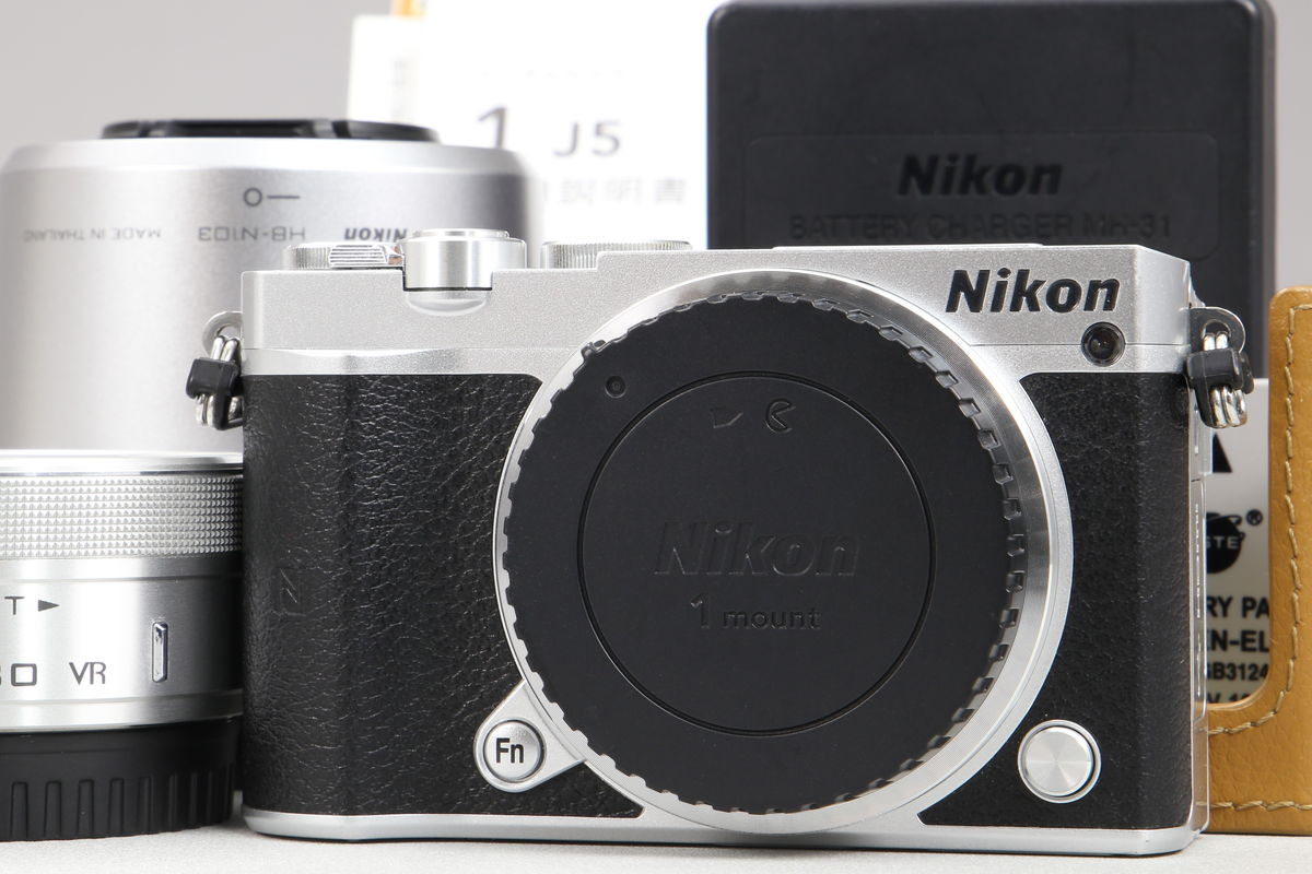 2025年08月06日に一心堂が買取したNikon Nikon 1 J5 ダブルズームレンズキット シルバーの画像