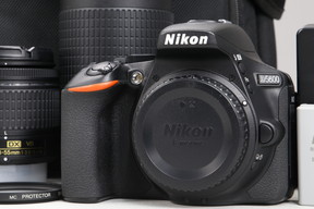 2025年08月11日に一心堂が買取したNikon D5600 ダブルズームキットの画像