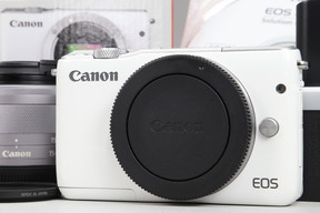 2025年08月16日に一心堂が買取したCanon EOS M10 EF-M15-45 IS STM レンズキット ホワイトの画像