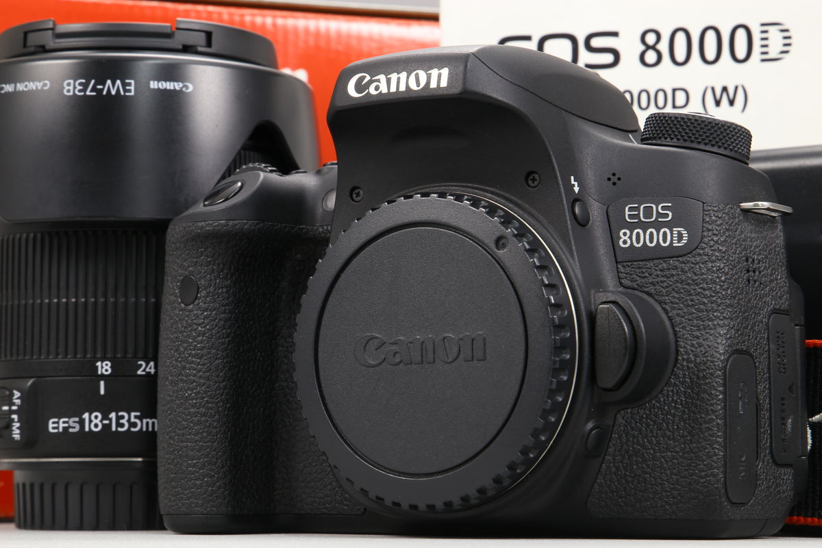 2025年09月15日に買取させていただいたCanon EOS 8000D EF-S18-135 IS STM レンズキットの画像