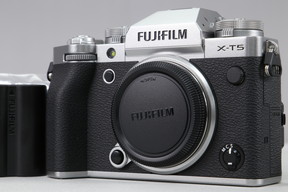 2025年10月13日に一心堂が買取したFUJIFILM X-T5 ボディ シルバーの画像