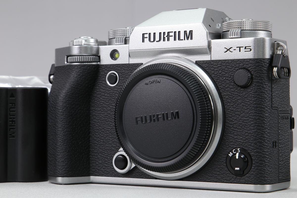 2025年10月13日に一心堂が買取したFUJIFILM X-T5 ボディ シルバーの画像