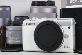 2025年10月21日に一心堂が買取したCanon EOS M100 ダブルズームキット ホワイトの画像
