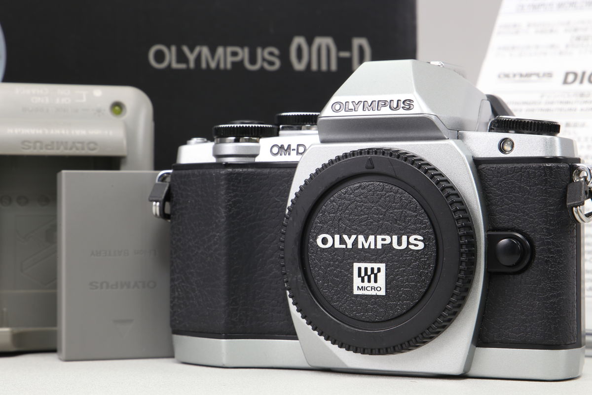 2025年11月02日に買取させていただいたOLYMPUS OM-D E-M10 ボディ シルバーの画像