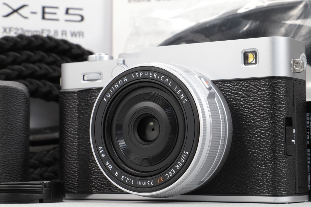2025年12月22日に一心堂が買取したFUJIFILM X-E5 XF23mm レンズキット  シルバーの画像
