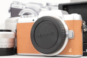 2026年06月10日に一心堂が買取したPanasonic LUMIX GF7 ダブルズームレンズキット DMC-GF7W ブラウンの画像