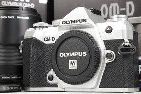 2026年06月17日に一心堂が買取したOLYMPUS OM-D E-M5 Mark III 14-150mm II レンズキット シルバーの画像