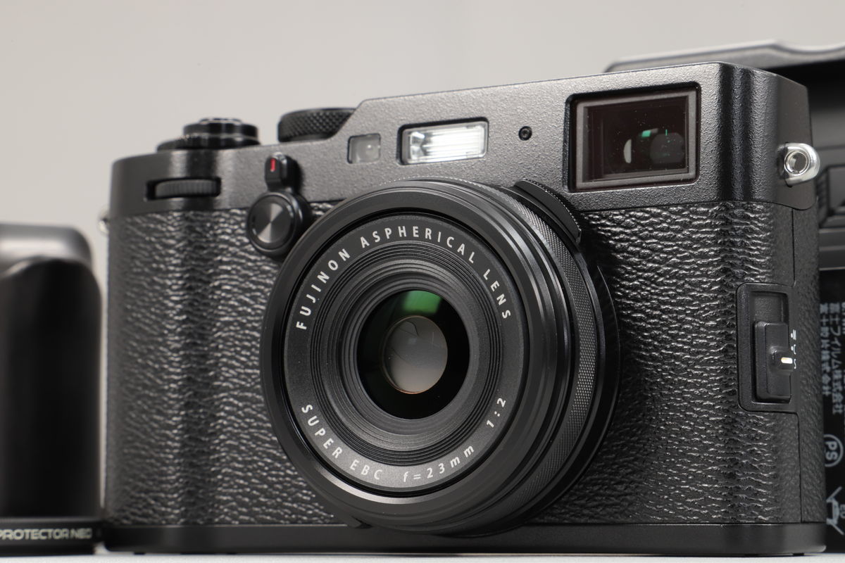 2026年07月18日に買取させていただいたFUJIFILM X100F ブラックの画像