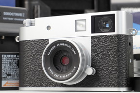 2026年07月27日に一心堂が買取したFUJIFILM X half X-HF1 シルバーの画像
