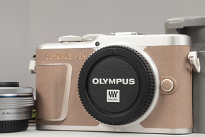 2026年08月03日に一心堂が買取したOLYMPUS PEN E-PL10 14-42mm EZレンズキット ブラウンの画像