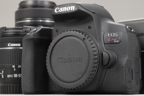 2026年08月26日に一心堂が買取したCanon EOS Kiss X10i ダブルズームキットの画像