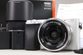 2026年09月08日に一心堂が買取したSONY α6400 ダブルズームレンズキット ILCE-6400Y シルバーの画像