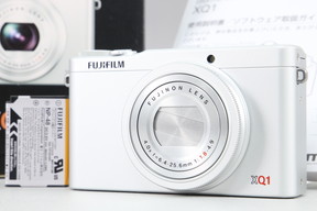 2026年09月12日に一心堂が買取したFUJIFILM XQ1 シルバーの画像