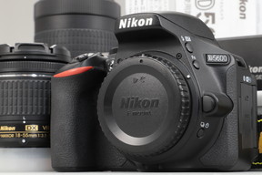 2026年10月06日に一心堂が買取したNikon D5600 ダブルズームキットの画像