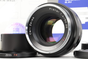 2026年10月16日に一心堂が買取したCarl Zeiss Planar T* 50mm F1.4  ZE [EFマウント]の画像