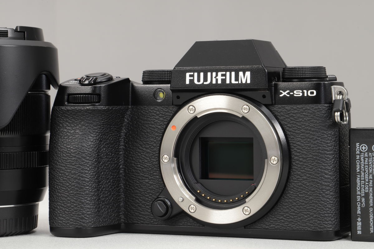 2026年10月13日に買取させていただいたFUJIFILM X-S10 XF18-55mm レンズキットの画像